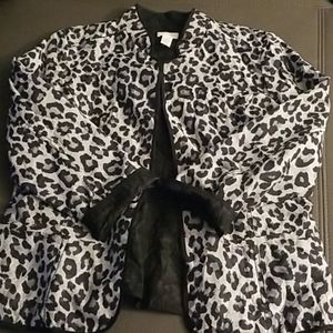 Chico's Animal print reversible jacket Chico's size 0. Which is small 4/6